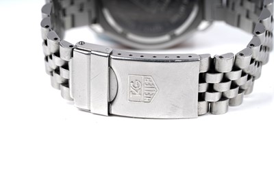 Lot 450 - Tag Heuer Professional: a stainless steel cased quartz wristwatch