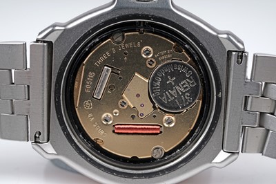 Lot 450 - Tag Heuer Professional: a stainless steel cased quartz wristwatch