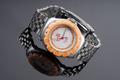 Lot 450 - Tag Heuer Professional: a stainless steel cased quartz wristwatch