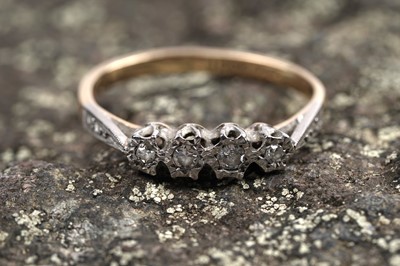 Lot 77 - A four-stone star illusion set diamond ring