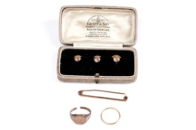 Lot 178 - An 18ct wedding ring; and 9ct gold jewellery