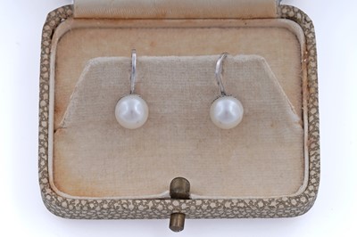 Lot 46 - A 20th Century 9ct gold single-stone cubic zirconia ring; and a pair of Ciro pearl earrings
