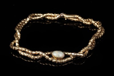 Lot 556 - An opal and yellow gold bracelet