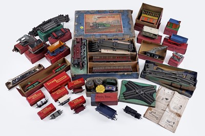 Lot 928 - A collection of Hornby 0-gauge rolling stock