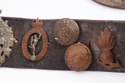 Lot 22 - A WWI plaque; and cap badge mounted belt