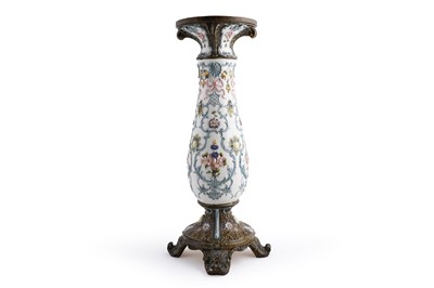 Lot 268 - A 20th Century Continental jardinière stand