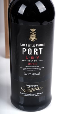 Lot 9 - Eight bottles of port