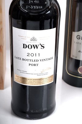 Lot 9 - Eight bottles of port