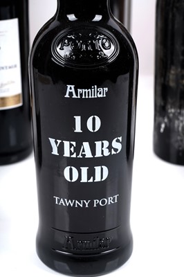 Lot 9 - Eight bottles of port