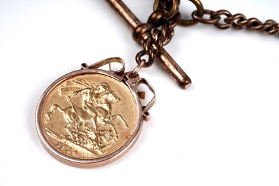 Lot 253 - A George V 1914 gold sovereign in a 9ct gold pendant mount