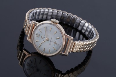 Lot 358 - A lady's 9ct gold cased Cyma "Cymaflex" wristwatch