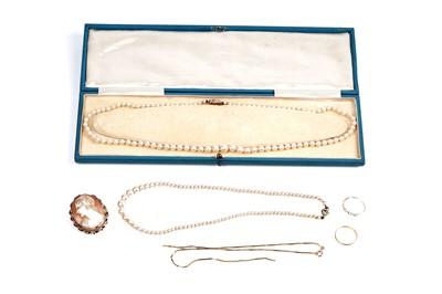 Lot 136 - Jewellery including: a 22ct gold wedding band