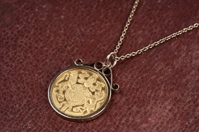 Lot 66 - An Elizabeth II 1977 Silver Jubilee gold half sovereign, in a 9ct gold pendant mount on chain