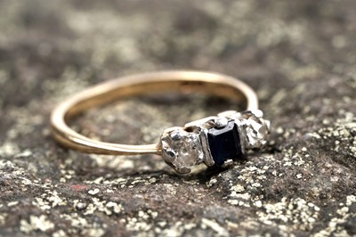 Lot 148 - An early 20th Century sapphire and diamond three-stone ring