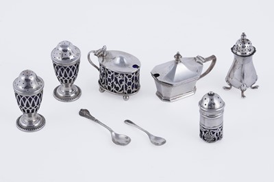 Lot 356 - Four silver pepperettes; and two silver mustards