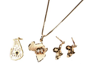 Lot 139 - Gold pendants and earrings celebrating the continent of Africa