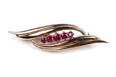 Lot 190 - A modern ruby and 9ct gold bar brooch