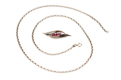 Lot 190 - A modern ruby and 9ct gold bar brooch