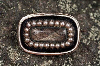 Lot 4 - A Georgian seed pearl and enamel mourning brooch