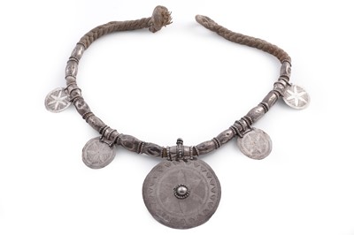 Lot 204 - An early 20th Century Omani silver/white metal necklace