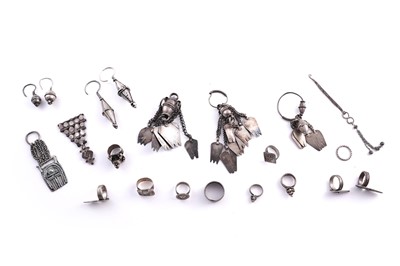 Lot 208 - Omani silver jewellery including rings and scarf sils