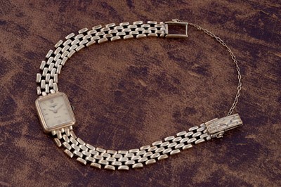 Lot 333 - A lady's 9ct gold Longines wristwatch
