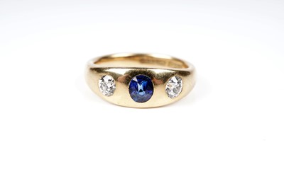 Lot 617 - A Victorian sapphire and diamond ring