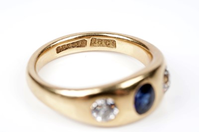 Lot 617 - A Victorian sapphire and diamond ring