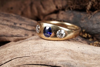 Lot 617 - A Victorian sapphire and diamond ring