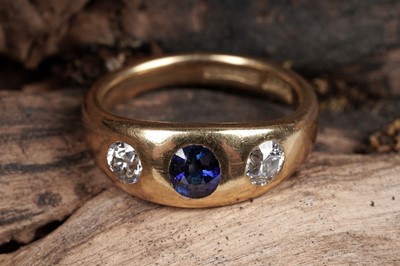 Lot 617 - A Victorian sapphire and diamond ring