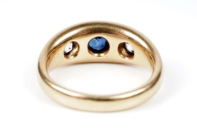 Lot 617 - A Victorian sapphire and diamond ring