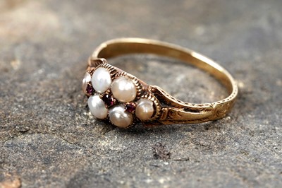 Lot 619 - A Victorian pearl and ruby ring