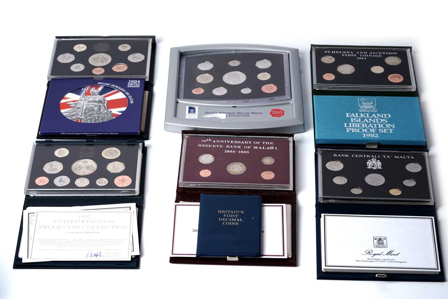 Lot 75 - A collection of Royal Mint coin sets