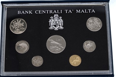 Lot 75 - A collection of Royal Mint coin sets