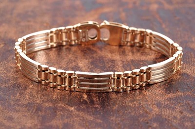 Lot 4 - A contemporary 18ct gold gate-link bracelet