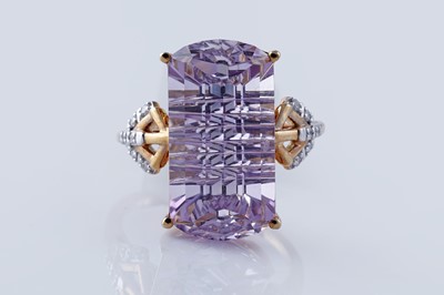 Lot 195 - A fancy-cut amethyst ring