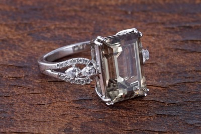 Lot 201 - A sphene and diamond dress ring