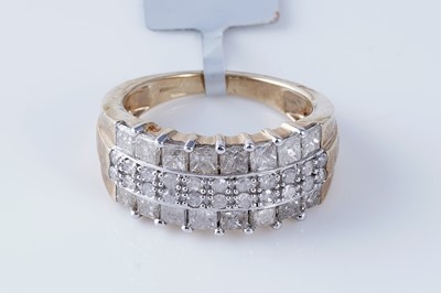 Lot 210 - A diamond dress ring