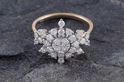 Lot 228 - A diamond dress ring