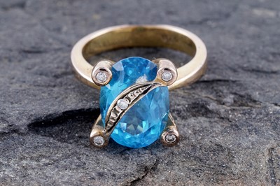 Lot 231 - A blue topaz and diamond dress ring