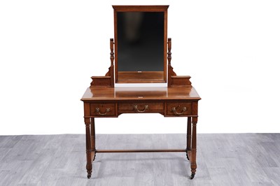 Lot 31 - An early 20th Century mahogany dressing table