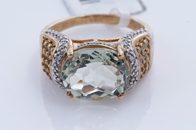 Lot 243 - A gem set ring