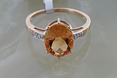 Lot 246 - A citrine and diamond ring