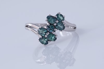 Lot 250 - A green "sapphire" dress ring