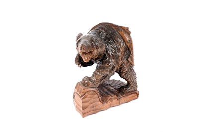 Lot 136 - A chip carved ‘Black Forest’ type figural study of a bear