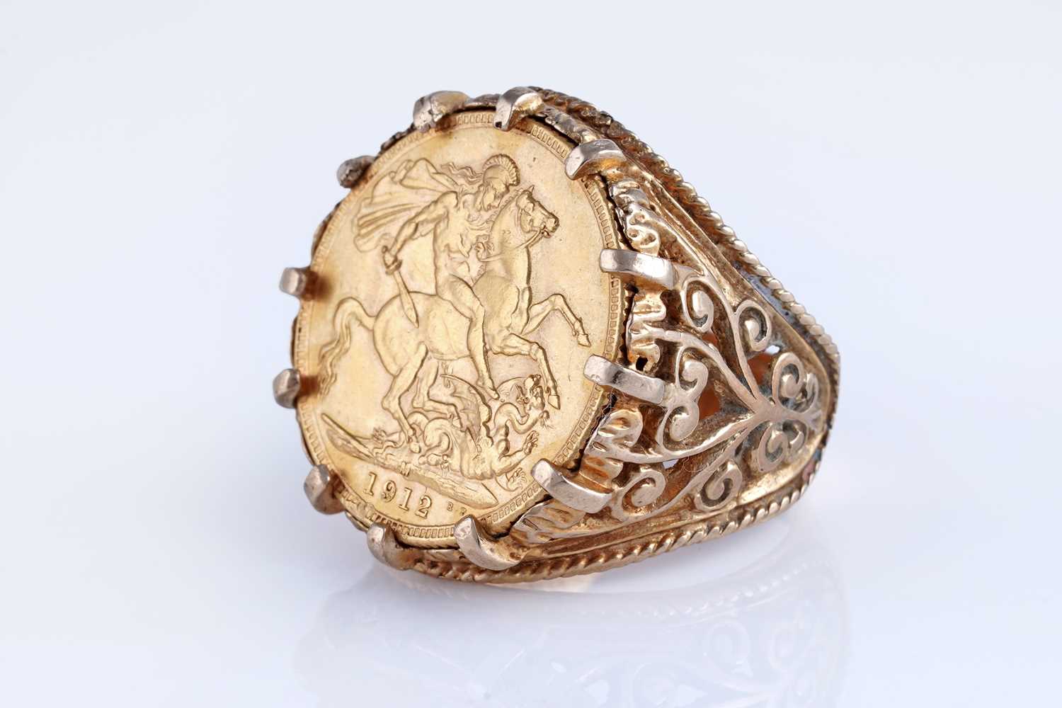 Lot 78 - A George V 1912 gold sovereign ring