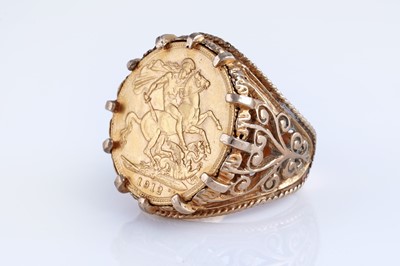 Lot 78 - A George V 1912 gold sovereign ring