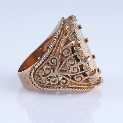 Lot 78 - A George V 1912 gold sovereign ring