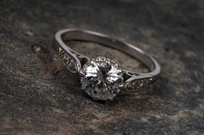 Lot 625 - A solitaire diamond ring