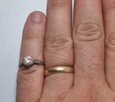 Lot 625 - A solitaire diamond ring